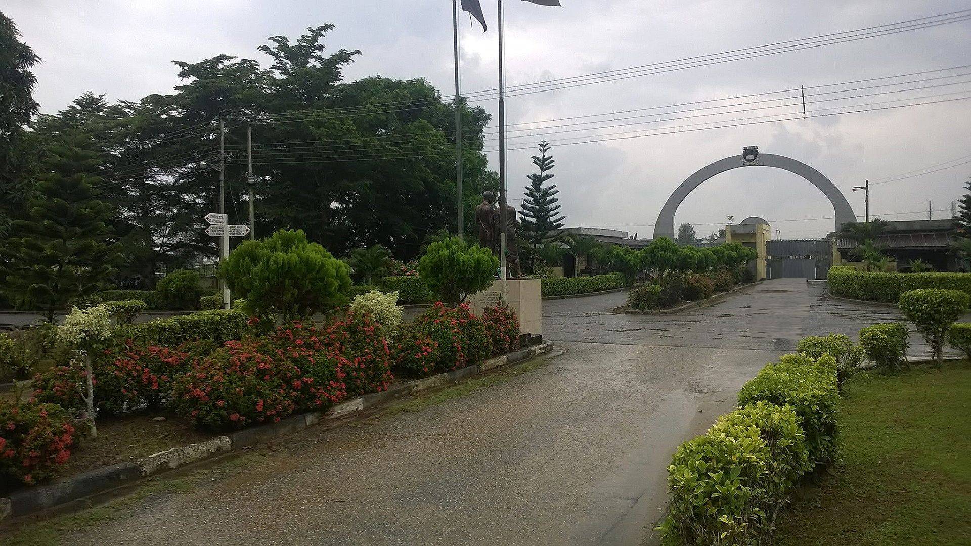 Federal Government College Ijanikin entrance